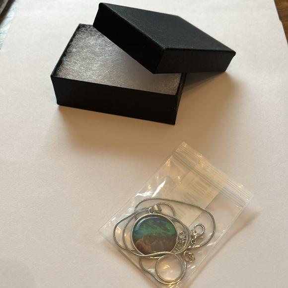 Elegant Silver Tone Necklace with Colorful Pendant - Picture 8 of 9